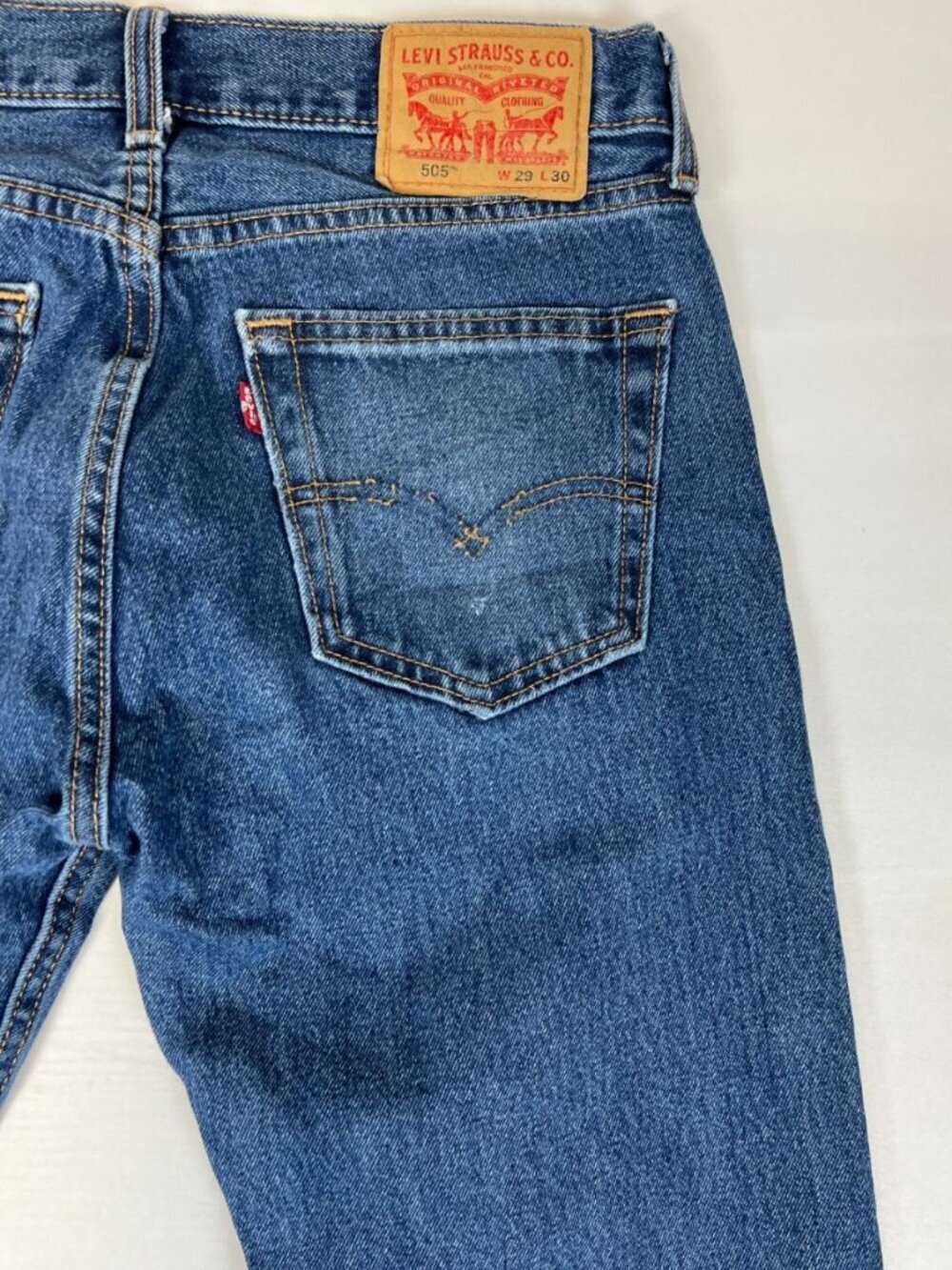 Levi's 505 Men's 29x30 Blue Denim Jeans Straight Leg Regular Fit - Picture 3 of 8